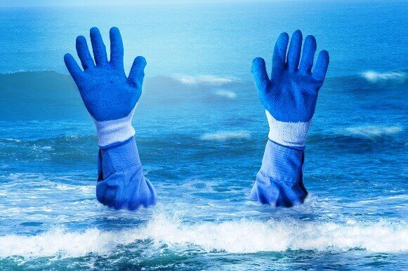 Image of swimming gloves to keep hands warm