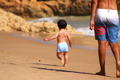 Should Swimming trunks be tight